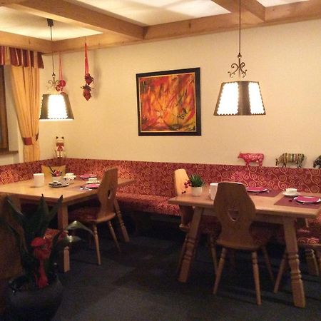 Garni Ingrid Hotel Dobbiaco Bagian luar foto
