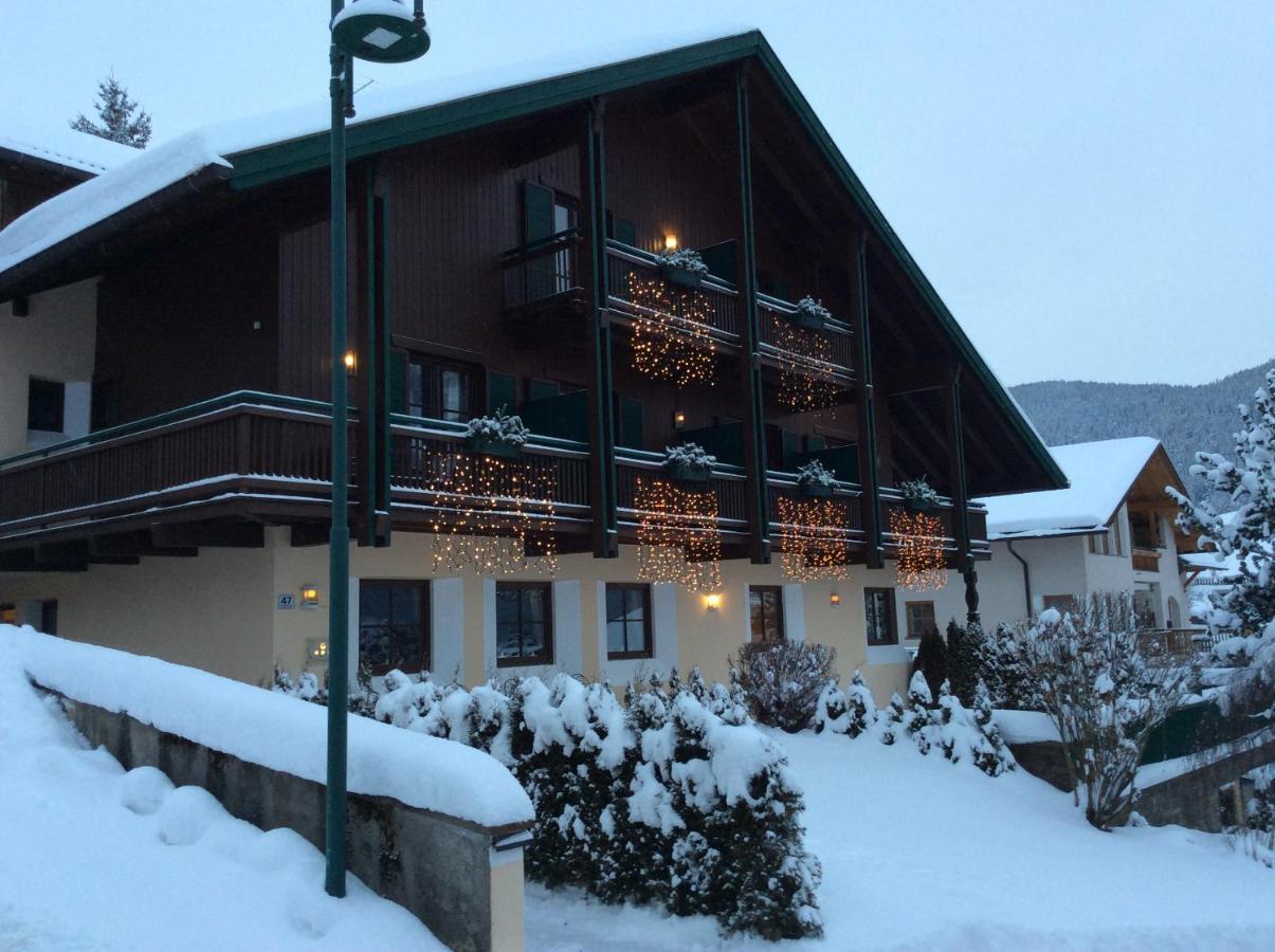 Garni Ingrid Hotel Dobbiaco Bagian luar foto