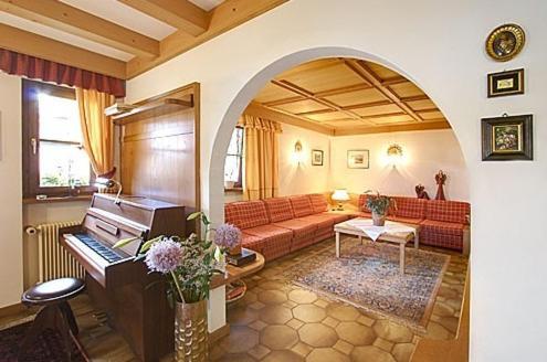 Garni Ingrid Hotel Dobbiaco Bagian luar foto