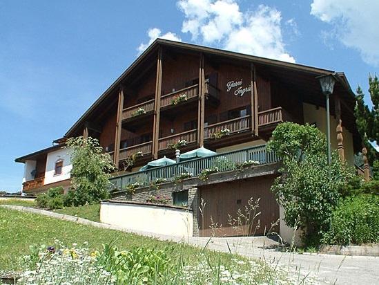 Garni Ingrid Hotel Dobbiaco Bagian luar foto