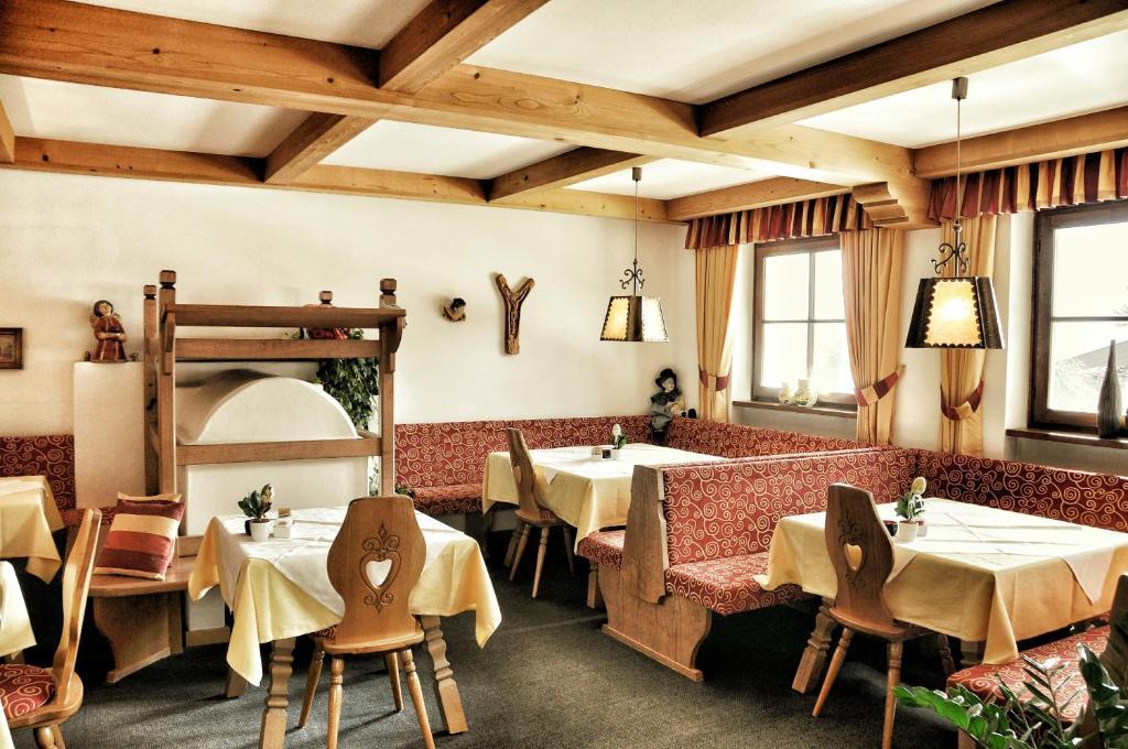 Garni Ingrid Hotel Dobbiaco Bagian luar foto