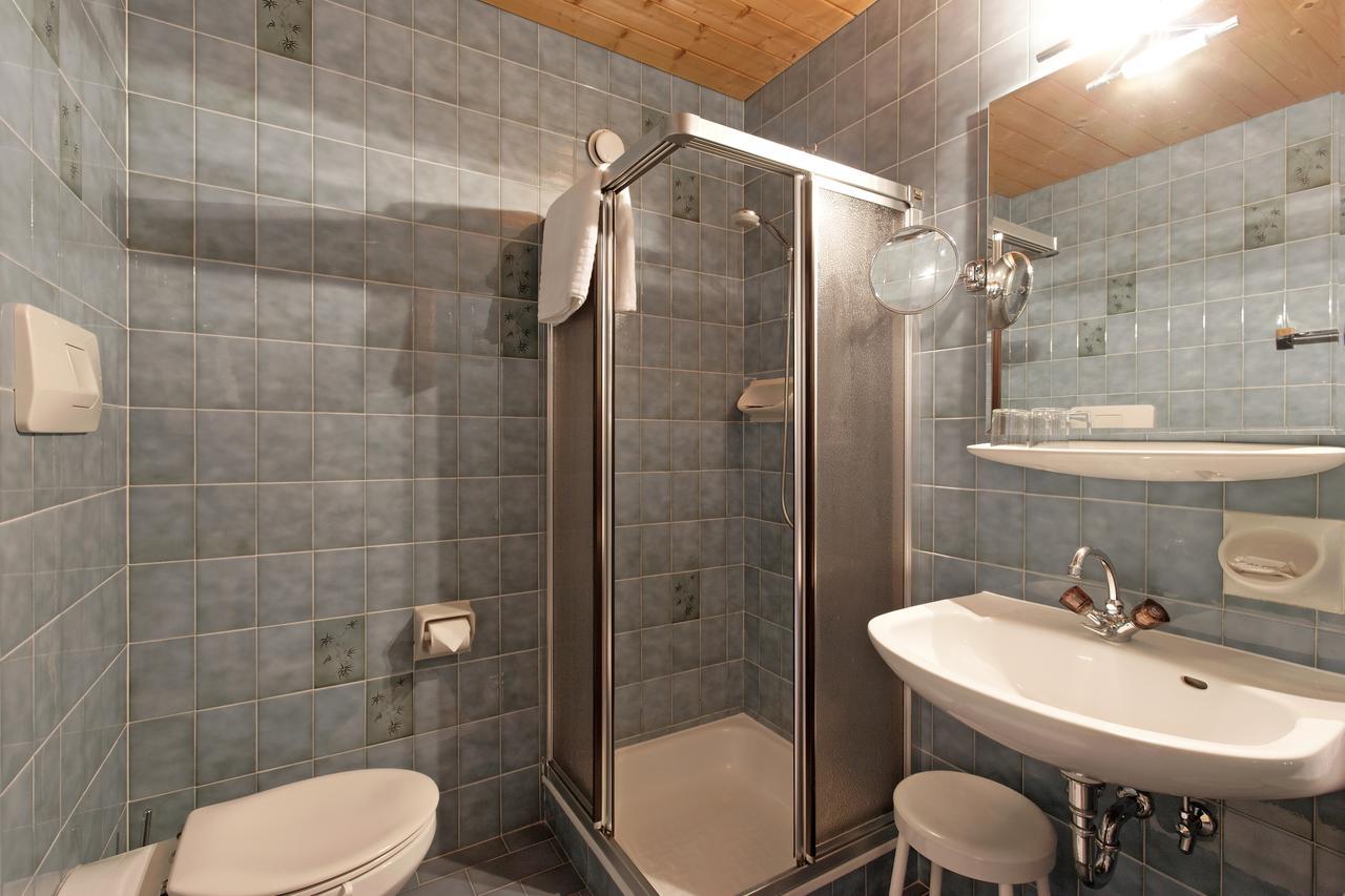 Garni Ingrid Hotel Dobbiaco Bagian luar foto