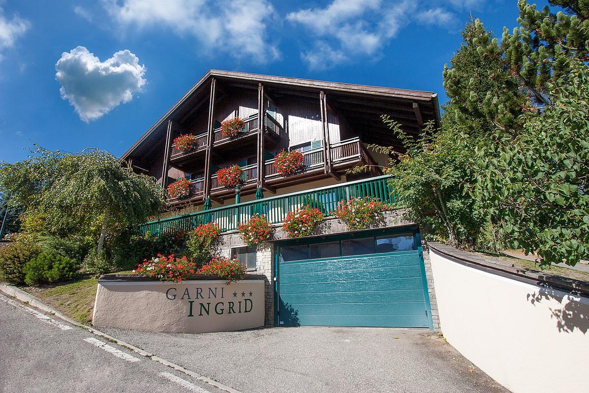 Garni Ingrid Hotel Dobbiaco Bagian luar foto